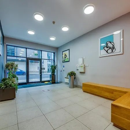 Spacious 3-bed Penthouse With Sky Line Views Apartment *