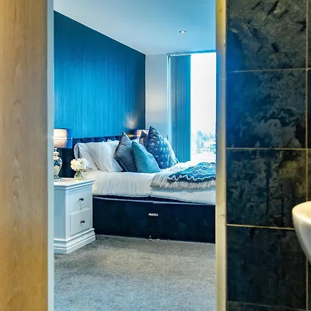 Spacious 3-bed Penthouse With Sky Line Views * Sheffield